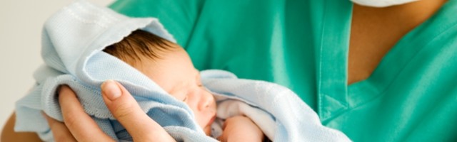 Medicinska sestra iz Bejruta spasla tri bebe iz eksplozije - fotografija koja je svet ostavila bez teksta (FOTO)