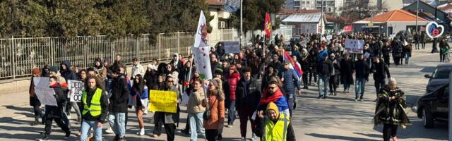 Na ulicama Leskovca ponovo studenti, profesori i građani (video)