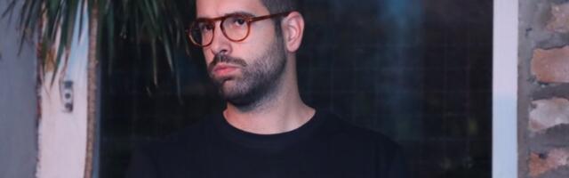 Pijanista prelepio zatvorske rešetke preko novogodišnje dekoracije u NS: "Besplatan prevoz za funkcionere" (FOTO)