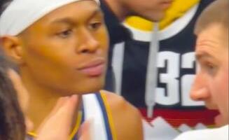 NIKOLA JOKIĆ U ULOZI TRENERA! Kamera zabeležila zanimljivu scenu na klupi Denvera: Srbin davao instrukcije saigraču, ovaj izdominirao na terenu! (VIDEO)