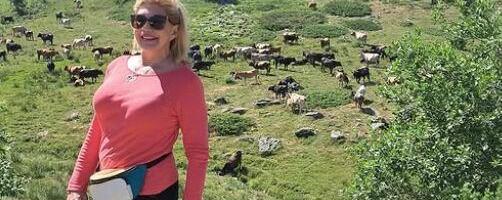 SUZANA MANČIĆ KUPILA STAN  NA VOŽDOVCU, A SADA ŽIVI U KUĆI BEZ STRUJE:  "Palim sveće i ložim peć" Isplivali nepoznati detalji