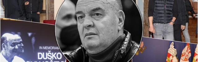 LEGENDARNI ASOVI SLOMLJENI ZBOG VUJOŠEVIĆA! Saša Đorđević, Moka Slavnić, Nakić, Kecman, Lovernj, Veličković... Tužna slika sa komemoracije čuvenom treneru!