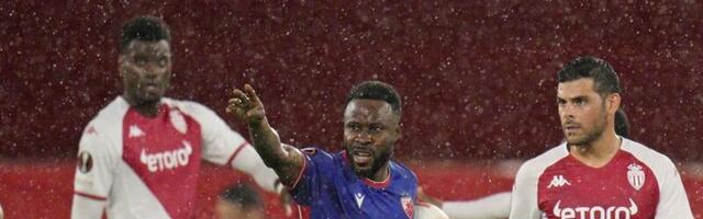 KANGA IMAO PAMETNIJA POSLA: Delije pevale igračima posle poraza u Monaku, a Gabonac im okrenuo leđa i otišao (VIDEO)