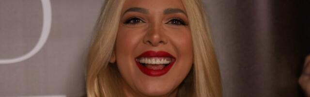 MILICA TODOROVIĆ TRUDNA PEVALA POD ŠATOROM! Prvi snimak pevačice na javnom skupu – OVAJ DETALJ SVI KOKMENTARIŠU!