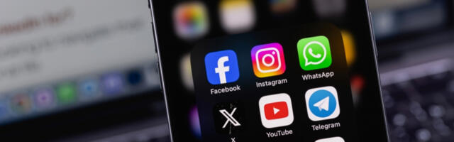 SVI TURISTI POD NADZOROM! Tramp traži pristup društvenim mrežama onih koji ulaze u SAD