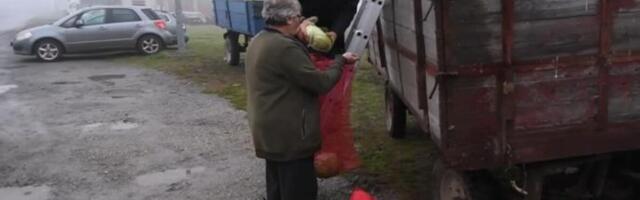 Poljoprivrednik podelio 10 tona kupusa! Zbog ovoga se odlučio da sve izdeli DŽABE, ceo Balkan u šoku! (VIDEO)