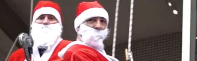 Zaštitnu opremu zamenili kositimima Deda Mraza: SAJ obradovao mališane na lečenju (VIDEO)