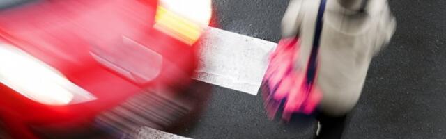 STRAVIČNA NESREĆA NA VOŽDOVCU! Vozač pokosio ženu na pešačkom prelazu - bolničari hitno reagovali!