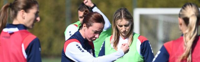 Fudbalerke Srbije dočekuju Švedsku u borbi za Mundijal: Sve je spremno za spektakl u Staroj Pazovi, a ulaz je slobodan!