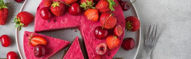 Čizkejk od jagoda: Osvežavajući ukus proleća u svakom zalogaju