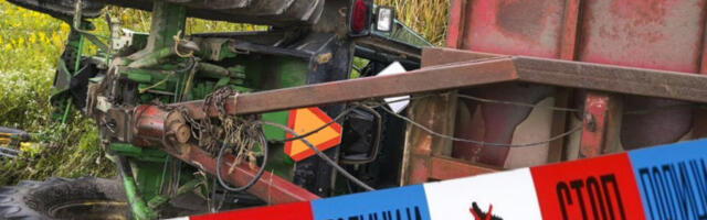TRAKTOR SE PREVRNUO, VOZAČ OSTAO ZAGLAVLJEN ISPOD NJEGA! Teška nesreća kod Prokuplja!