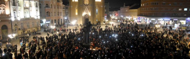Beli zec, mandarine, bećarac u Zagrebu, suze na stanici u Puli - ceo region se oprašta od Đorđa Balaševića