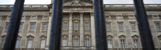 „Atomska bomba“ princa Harija uzdrmala britanski kraljevski dom