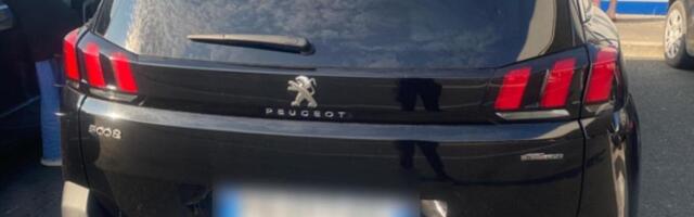 Zlatni zavežljaj skriven u automobilu