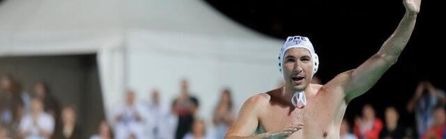 Srpski vaterpolista i slovenački rukometaš postali članovi SNS (FOTO)