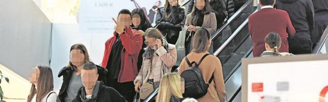 "U toaletu između kabina snima telefonom" Beograđanka doživela horor u tržnom centru pa se oglasila na mrežama: "Šutnula sam, a on je odmah..."