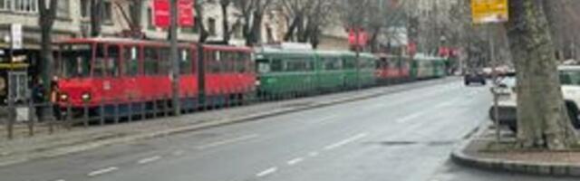 Blokiran saobraćaj na linijama 2, 5 i 7 na Dorćolu zbog bahatih vozača: Parking servis uklanja automobile!