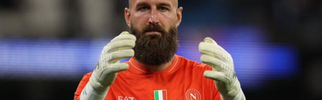 Komo preko Napolija do polufinala Kupa Italije: Vanja  branio i pogađao penale ali nije spasio šampiona /VIDEO/