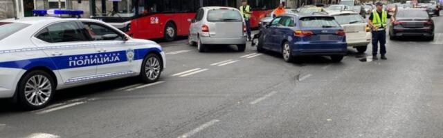 Saobraćajna nesreća u Beogradu: Tri muškarca povređena na uglu Nemanjine i Kneza Miloša!