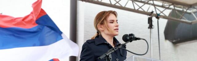 ZLOČINI U SIJEKOVCU, UVOD U STRADANJE SRPSKOG NARODA U BiH: Ministarka Stamenkovski položila venac na spomen krst u mestu koje je 1992. godine zavijeno u crno