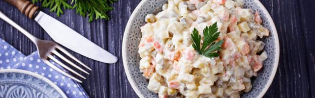 Ruska salata sa jabukama menja sve: Ovaj sastojak pravi razliku koju ćete odmah osetiti