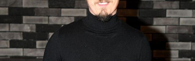 Folker, koji je dobio troje dece sa voditeljkom, je odveo najmlađeg sina u Prizren na liturgiju! (Foto)