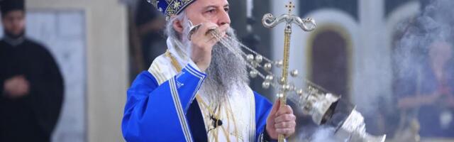 Plava odežda patrijarha Porfirija privukla pažnju tokom ispraćaja Časnog pojasa Presvete Bogorodice: Nosi se veoma retko, a evo šta simboliše (FOTO)