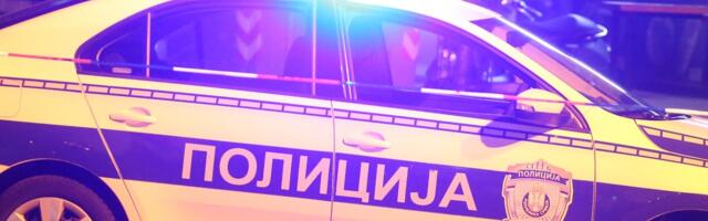 HOROR U KAFANI U RIPNJU: Otac sa maloletnim sinovima krvnički premlatio muškarca, pa ga PREGAZILI AUTOM! Posle toga nastavili da ga muče