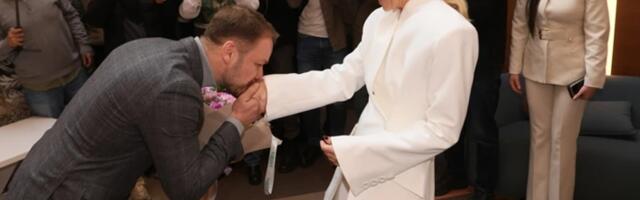 "Draško Džong Un!" Gradonačelnik Banjaluke će poljubiti Natašu Bekvalac u ponoć, a njen kolega mu je sada udario na moral