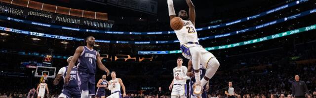 Brutalno zakucavanje Džejmsa u pobedi Lejkersa, da li su ovo najgori Kingsi u NBA ikada?