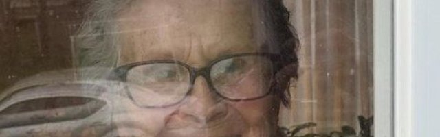 NA BAKIN PRAG STIGLE LIMENKE! Komšije uslišile želju gospođi (93) čija je fotografija OBIŠLA SVET!