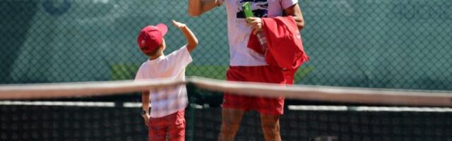 SRPSKOM NARODU JE PUNO SRCE! Novak zajedno sa sinom ODUŠEVIO NACIJU!