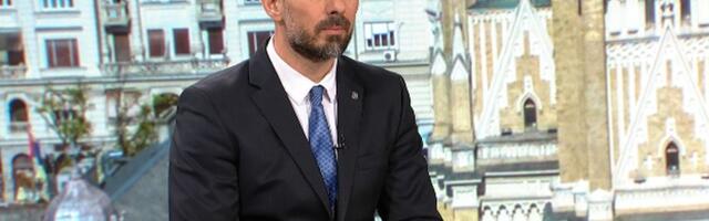 Gradonačelnik Mićin doživeo neprijatnost na letovanju, grčko sunce ne štiti od domaće političke klime