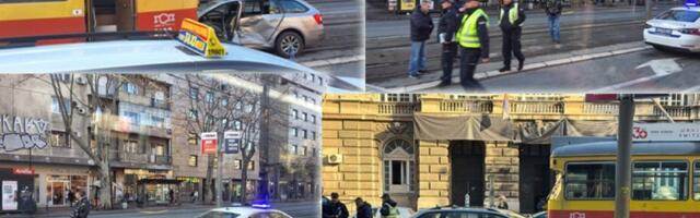 "Škoda" podletela pod tramvaj: Prve slike sudara u centru Beograda (FOTO)
