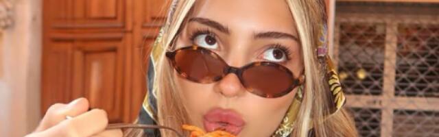 Atina Tošić odmara u Italiji: Karleušina ćerka pokazala suvi luksuz, prave joj društvo oni