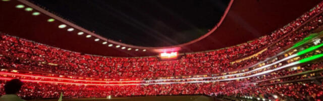 ​Погинуо навијач када је покушао да скочи из ложе у ложу