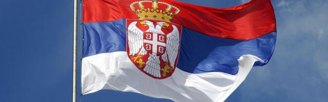 Sramno ponašanje u centru Beograda: Blokaderka cepa srpsku zastavu i javno se diči time (VIDEO)