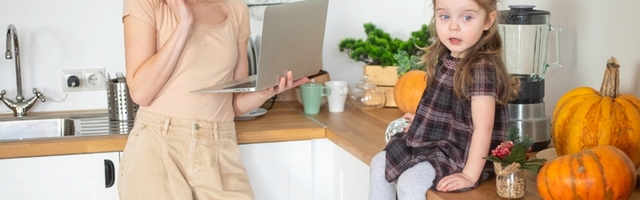 Ne kupa decu svaki dan i ne želi da bude njihov rob - kontroverzna mama blogerka o roditeljstvu (FOTO)