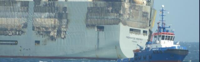 Vatrogasci obuzdali požar na brodu sa 3.000 automobila