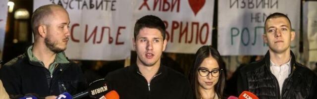 Miloš Pavlović ponosno pozira sa podrškom: Pavle Bihali, Miša Vacić, Mina Vrbaški... (FOTO)