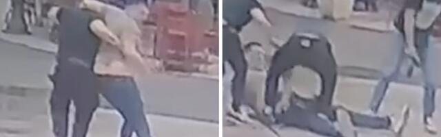 Zastrašujući snimak sa Novog Beograda, kao iz krimi filmova! Dejan pada, trojica ga dižu, kaišem mu stežu ranu