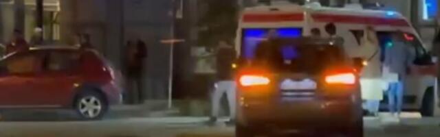 Vozila od siline udara IZLETELA na trotoar: Teška saobraćajna nesreća u NS (VIDEO)
