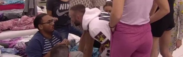 ZAMALO DOŠLO DO FIZIČKOG OKRŠAJA! Ša POBESNEO, UNEO MU SE U FACU, DRŽALI GA, ne mogu da ga OBUZDAJU! (VIDEO)