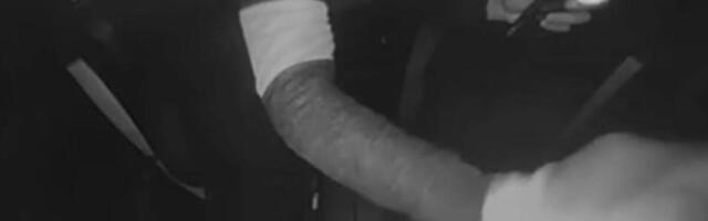 OVAJ ČOVEK OBIJA AUTOMOBILE PO NOVOM SADU! Pojavio se snimak razbojnika u akciji, DOBRO GA POGLEDAJTE! (VIDEO)