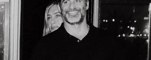 Dečko Dženifer Aniston s bebom u rukama: Glumica proslavila prvi Božić s novim izabranikom, a prizori su idilični