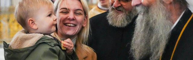 Патријарх Порфирије честитао празник Материце