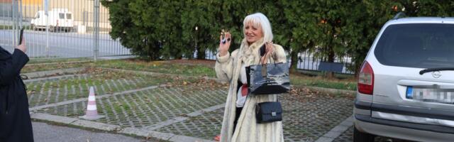 Pop i popadija se naljutili na našu pevačicu zbog pesme, a ona dobila blagoslov od sveštenika: "Nisu razumeli"