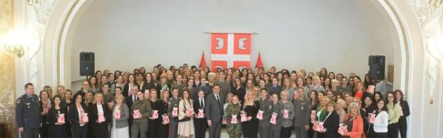 Gašić uručio poklone pripadnicama sistema odbrane: Povodom 8. marta nagrađeno 150 žena Ministarstva odbrane i Vojske Srbije (FOTO)