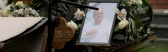 NOVICA PLAKAO, PA STIGAO NA GROBLJE! Osim njega, Vujoševića ispraća i zaboravljena legenda Partizana! (VIDEO)