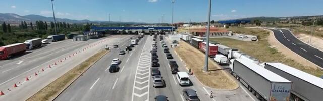 AMSS izdao hitno upozorenje! Na jednom graničnom prelazu se stvorile ogromne kolone, sat vremena niko ne mrda